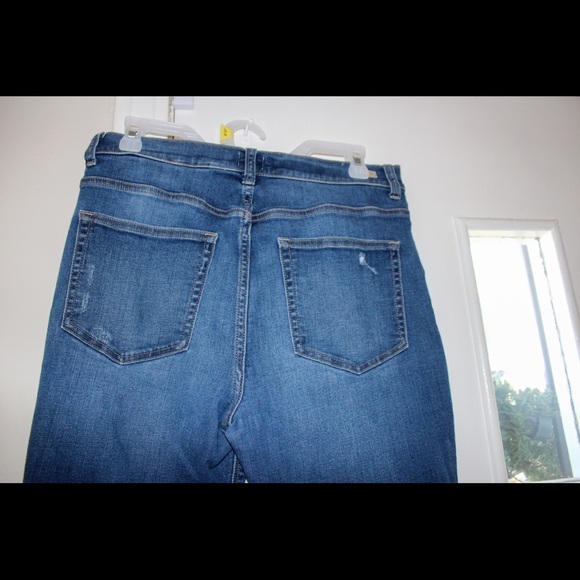 Sneak Peak High Rise Skinny Jeans. Size 31. Very small distressing. Frayed ends. - Picture 5 of 7